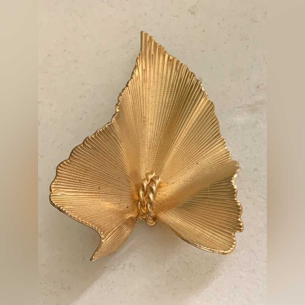 Large Coro Gold Tone Leaf Brooch - 1970s & Vintage Small Gold Tone Circle with F